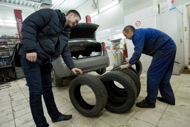 Автоэксперт призвал не тянуть с заменой зимней резины