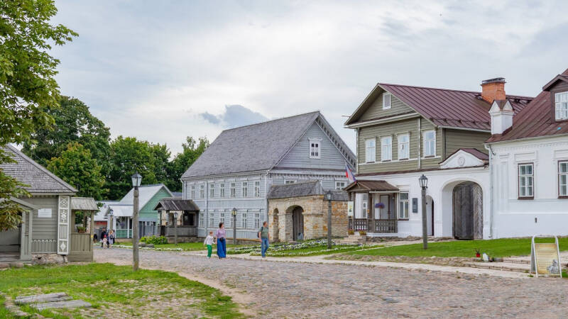 Изборск: крепости, озера и музеи