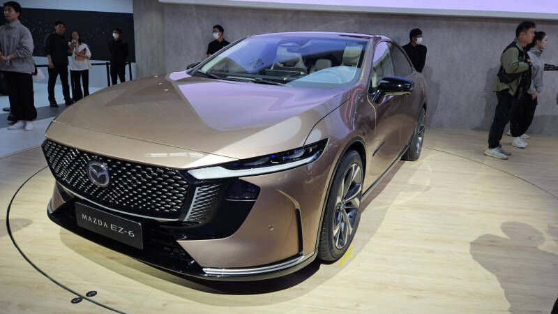 Представлена наследница Mazda 6 — Mazda EZ-6