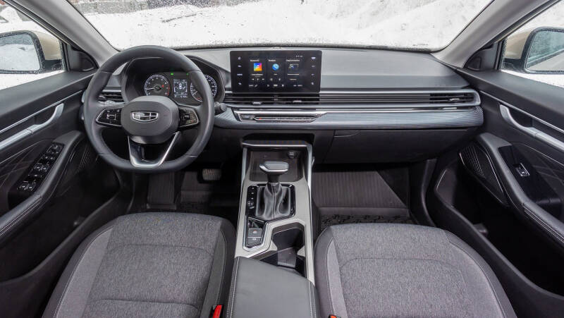 Тест-драйв Geely Emgrand — доступный седан с автоматом