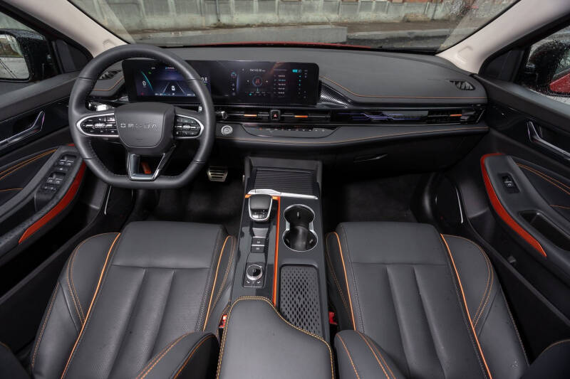 Тест-драйв Omoda S5 GT — спортивный седан из Китая
