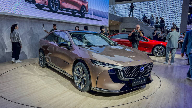 Представлена наследница Mazda 6 — Mazda EZ-6