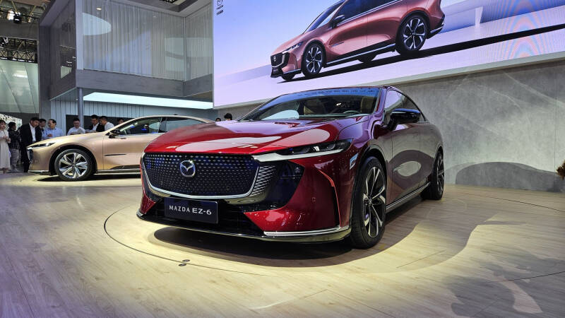 Представлена наследница Mazda 6 — Mazda EZ-6