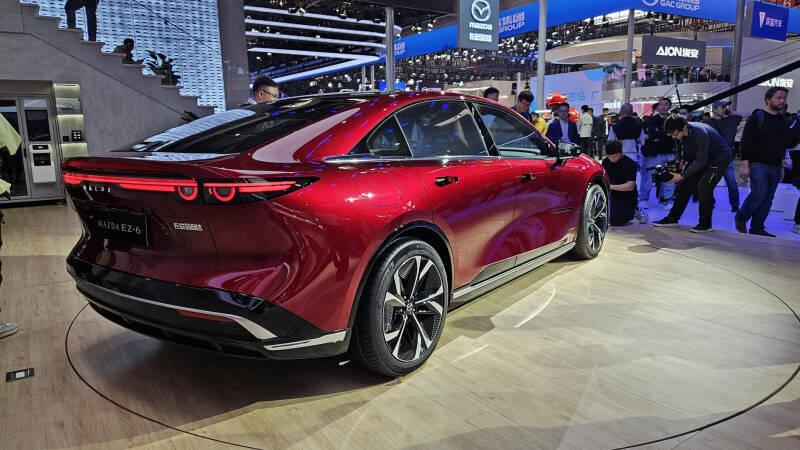 Представлена наследница Mazda 6 — Mazda EZ-6