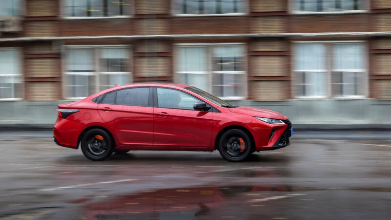 Тест-драйв Omoda S5 GT — спортивный седан из Китая