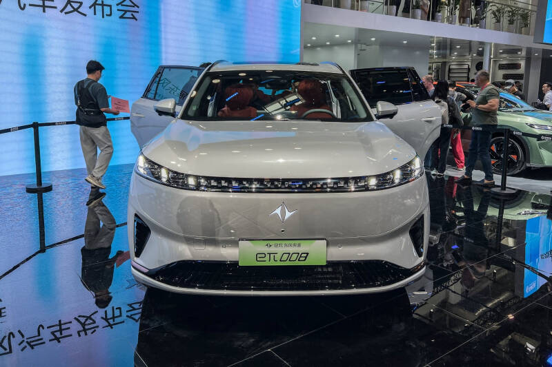 Dongfeng показал новый большой премиум-кроссовер