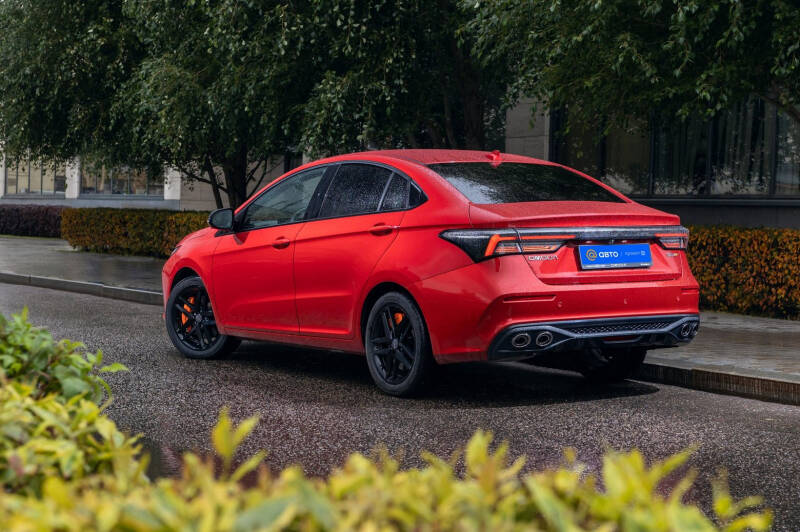 Тест-драйв Omoda S5 GT — спортивный седан из Китая