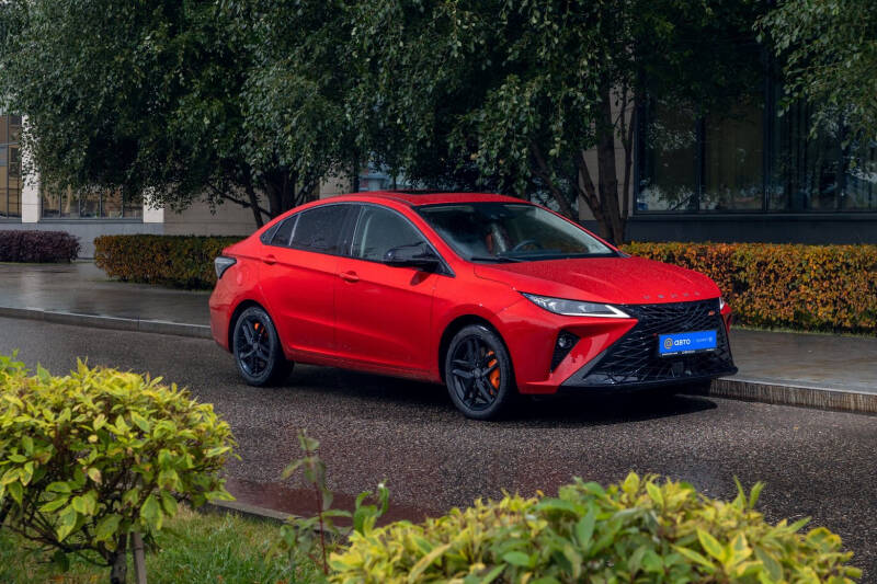 Тест-драйв Omoda S5 GT — спортивный седан из Китая