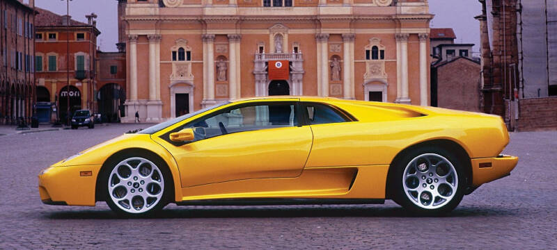 Почему Lamborghini красят в желтый цвет
