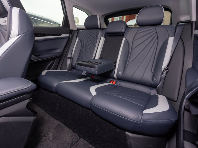 Тест-драйв нового Geely Atlas: как изменился кроссовер