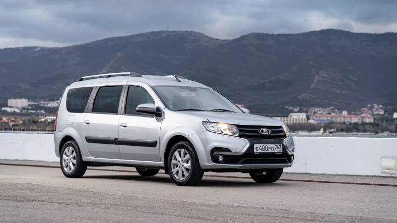 Появился «Москвич 8» и вернулась Lada Largus