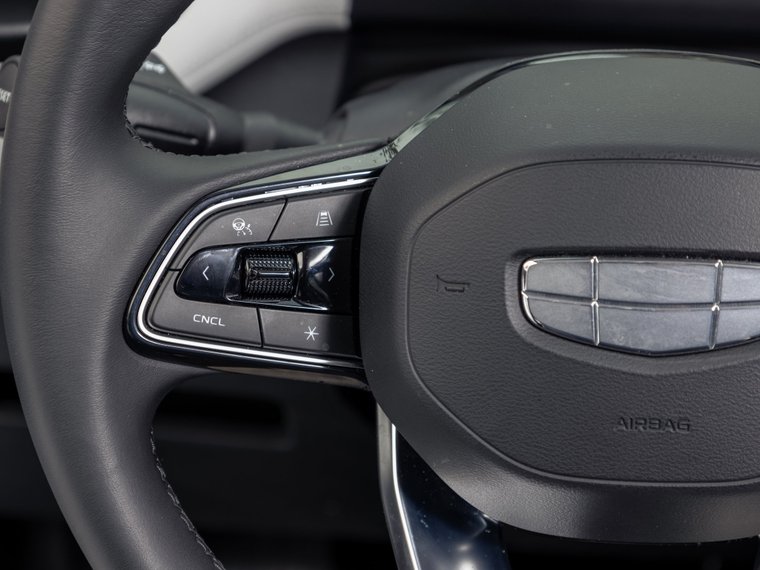 Тест-драйв нового Geely Atlas: как изменился кроссовер