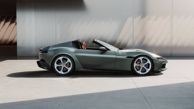Стали известны цены опций нового Ferrari 12Cilindri
