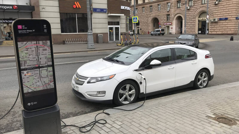 Электромобилям укажут на их место