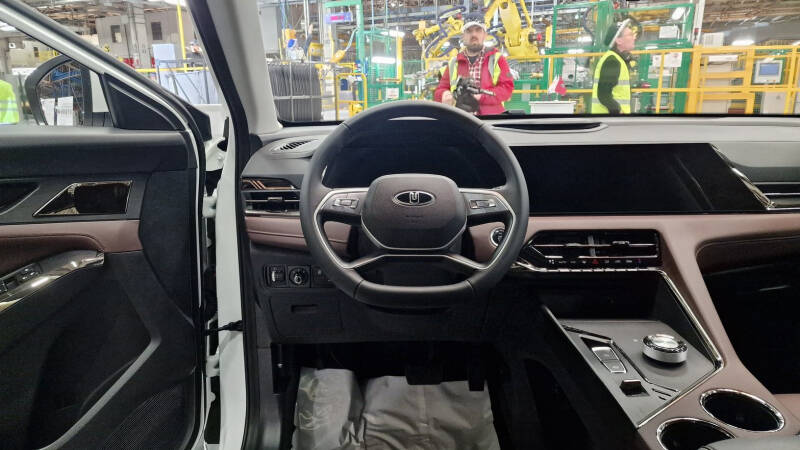 Появился «Москвич 8» и вернулась Lada Largus