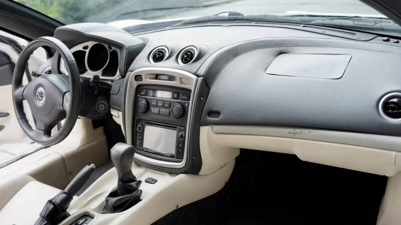 Один из самых необычных автомобилей в мире продают в России за 21 млн рублей