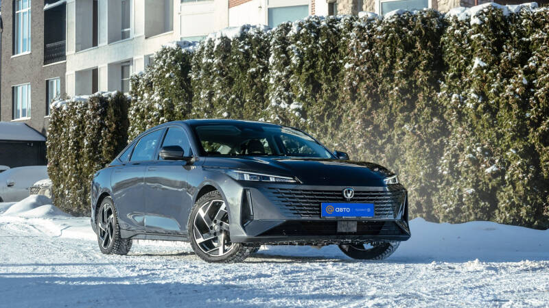 Тест-драйв Changan Lamore: странный седан из Китая
