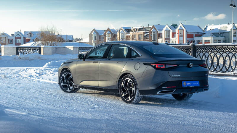 Тест-драйв Changan Lamore: странный седан из Китая