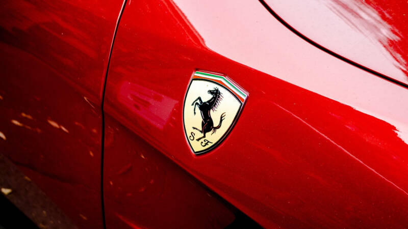 Стала известна цена первого электромобиля Ferrari
