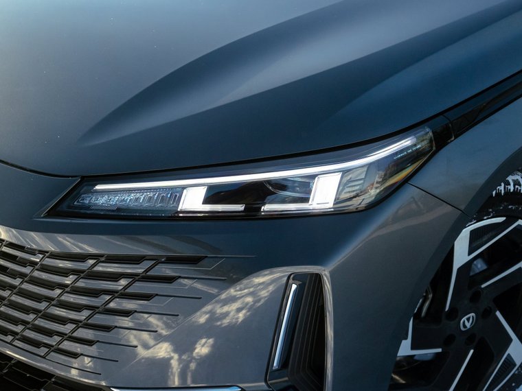 Тест-драйв Changan Lamore: странный седан из Китая