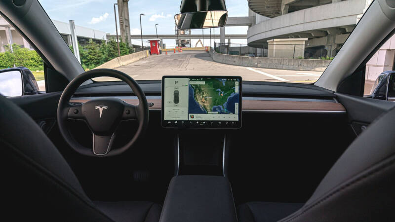 Tesla пообещала запретить интеграцию с Apple