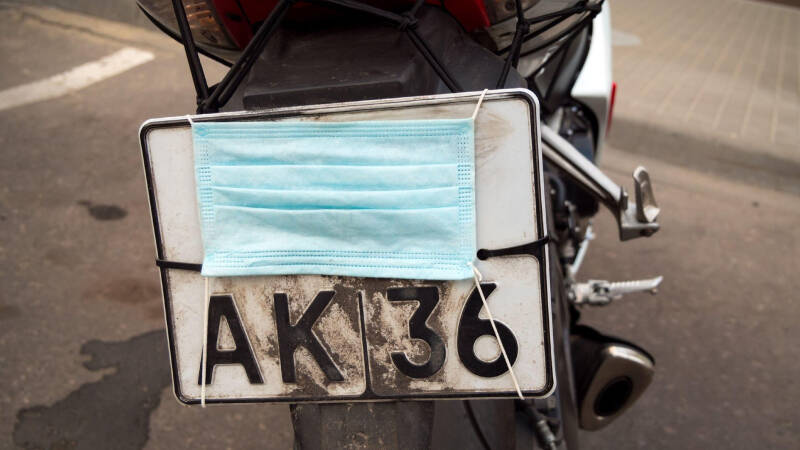 Может ли парковщик открыть скрытый номер машины