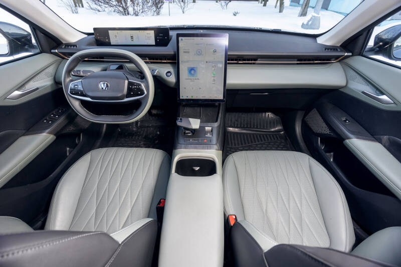 Тест-драйв Changan Lamore: странный седан из Китая