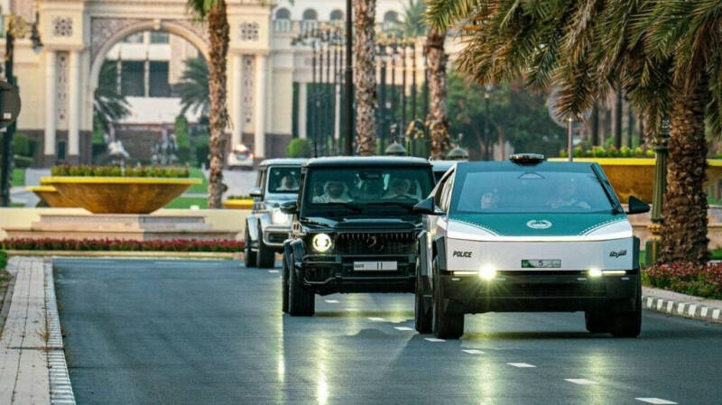 Полиция пересела на Tesla Cybertruck