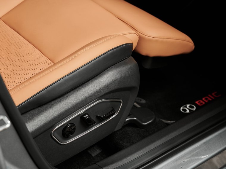 Тест-драйв BAIC X75: что такое недорого и богато
