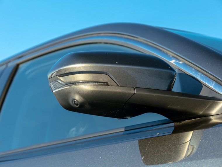 Тест-драйв Changan Lamore: странный седан из Китая