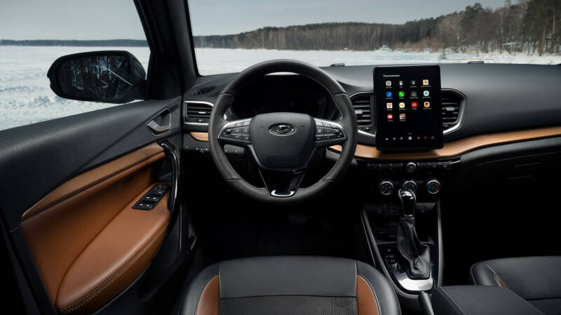 «АвтоВАЗ» приостановил выпуск топовых Lada Vesta