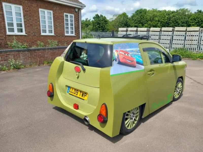 Toyota IQ превратили в профессора из мультфильма «Тачки»