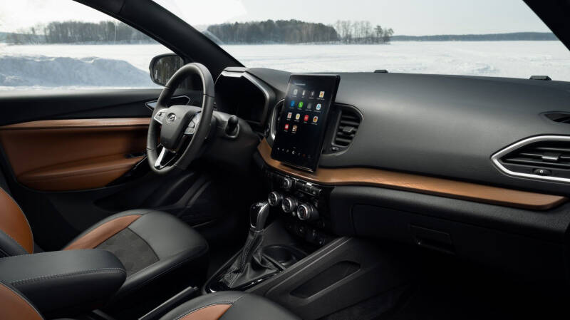 «АвтоВАЗ» приостановил выпуск топовых Lada Vesta
