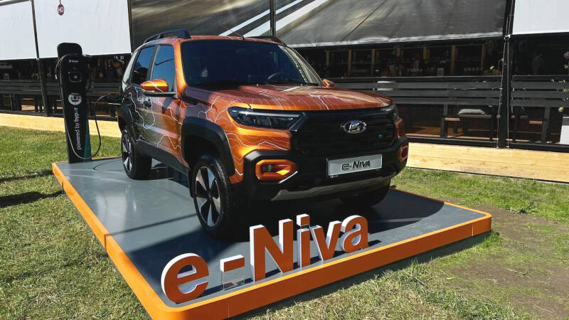 Названа стоимость Lada Niva Travel с новой мультимедиа, Алисой и картами