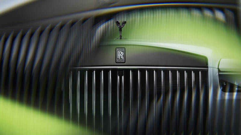 Блогера Тамаева лишили прав из-за незарегистрированного Rolls-Royce