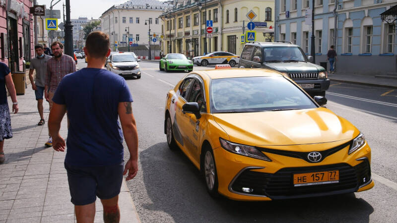 Россияне назвали главную причину, почему они отказываются от такси
