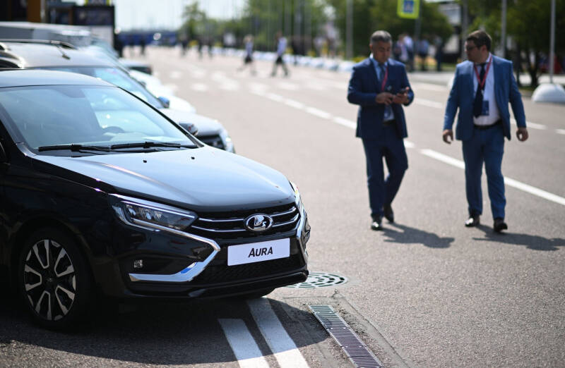 Названы пять автомобилей на замену Toyota Camry