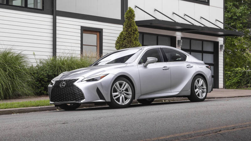 Как купить Lexus в России: модели в наличии и цены у дилеров