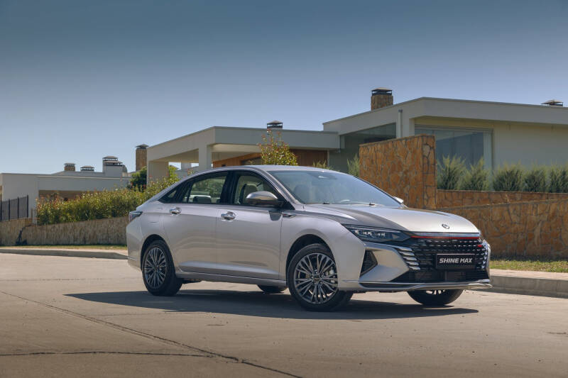 Названы пять автомобилей на замену Toyota Camry