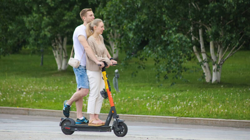 Верховный суд объяснил, как наказывать лихачей на электросамокатах