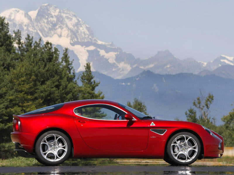 10 самых красивых автомобилей в истории