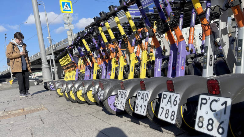 Верховный суд объяснил, как наказывать лихачей на электросамокатах