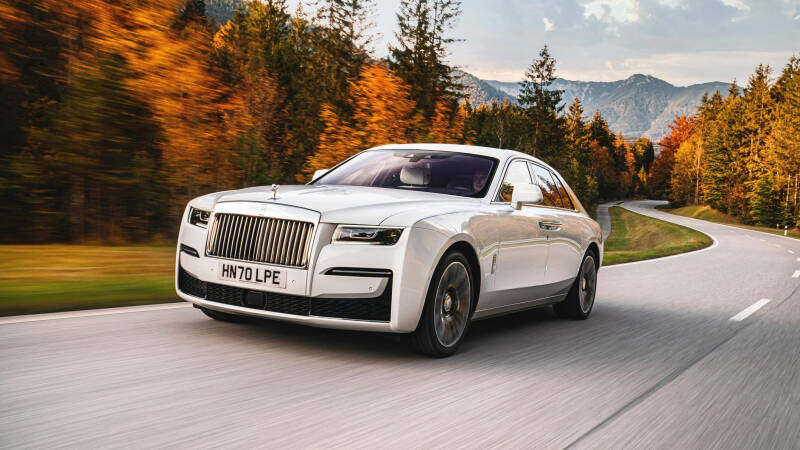 Как сейчас покупают новые Rolls-Royce в России