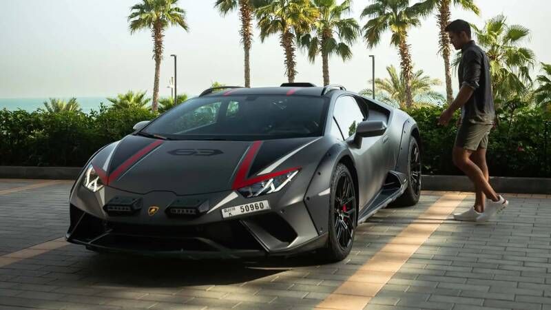 Lamborghini начала продавать купальные шорты