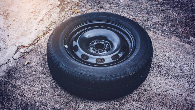 Что делать, если проколол колесо в дороге