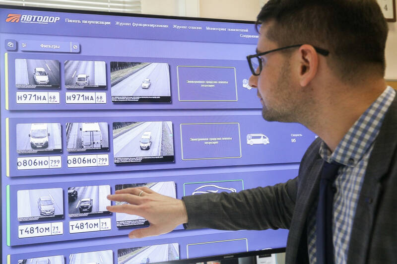 Оператор платных трасс назвал бессмысленным заклеивание госномеров