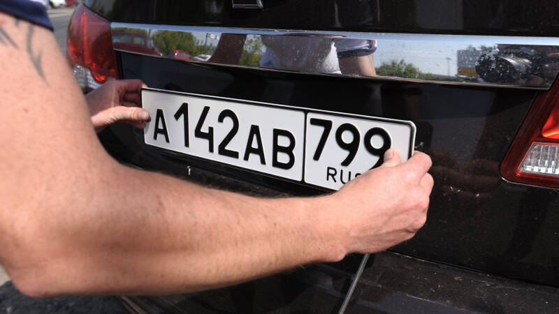 Идею лишать прав за отсутствие флага на номерах посчитали разумной