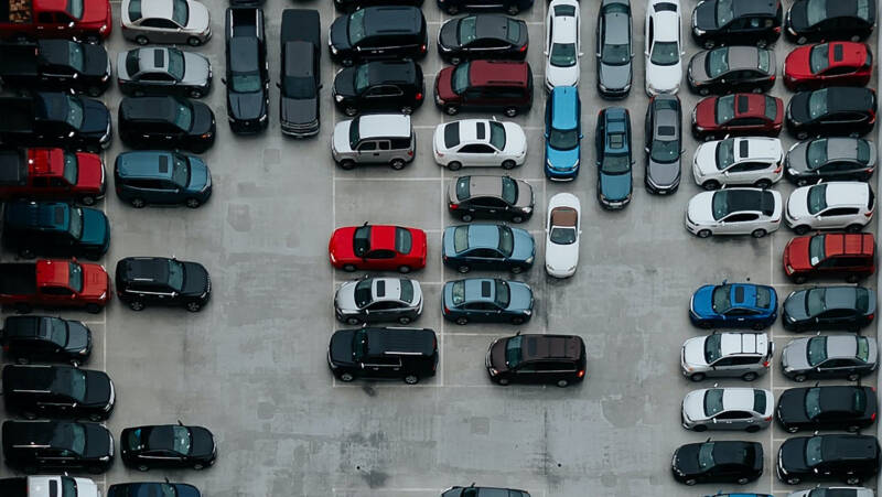 Заблокировали машину на парковке: что делать