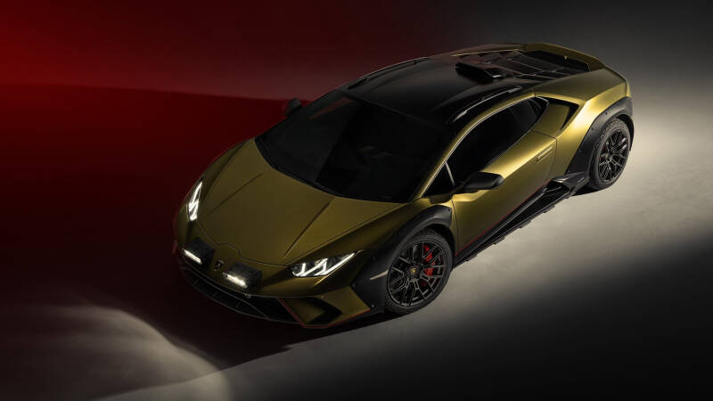 В Россию привезли «внедорожный» Lamborghini, но не Urus