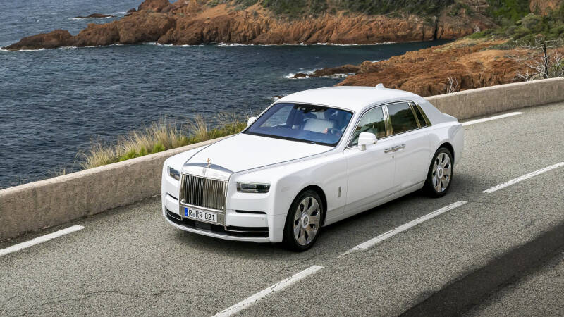Как сейчас покупают новые Rolls-Royce в России